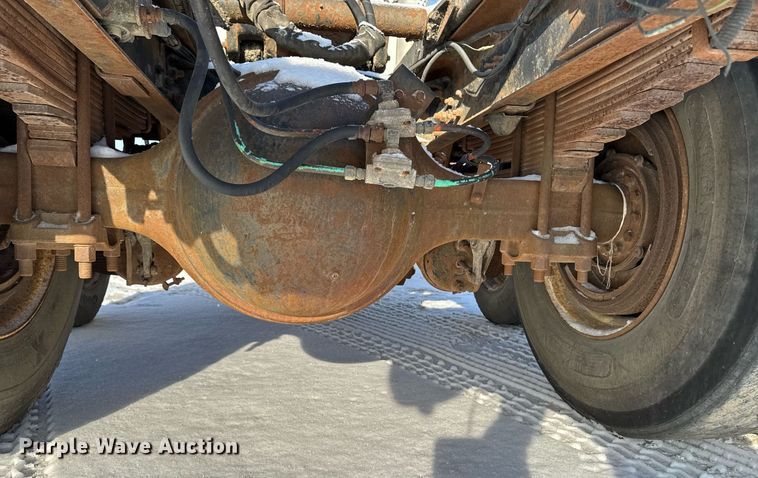 image for item DT0555 1990 Ford L9000 hook lift truck