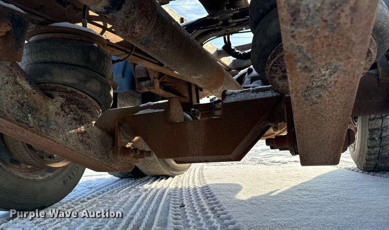 image for item DT0555 1990 Ford L9000 hook lift truck