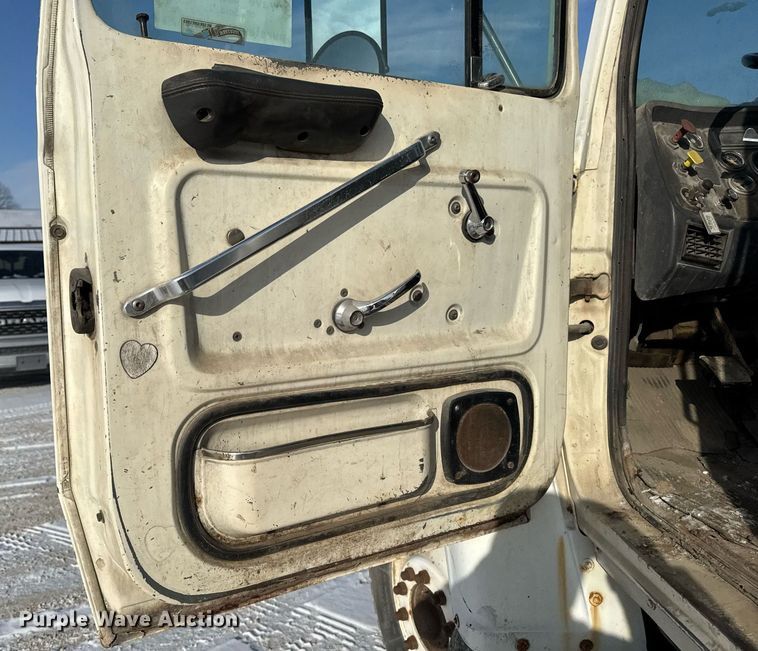 image for item DT0555 1990 Ford L9000 hook lift truck