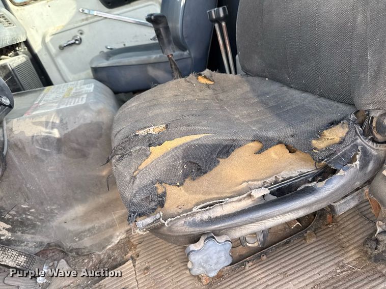 image for item DT0555 1990 Ford L9000 hook lift truck