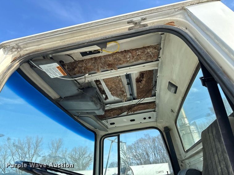 image for item DT0555 1990 Ford L9000 hook lift truck