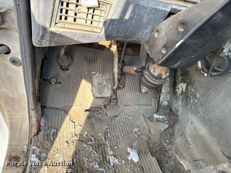 image for item DT0555 1990 Ford L9000 hook lift truck