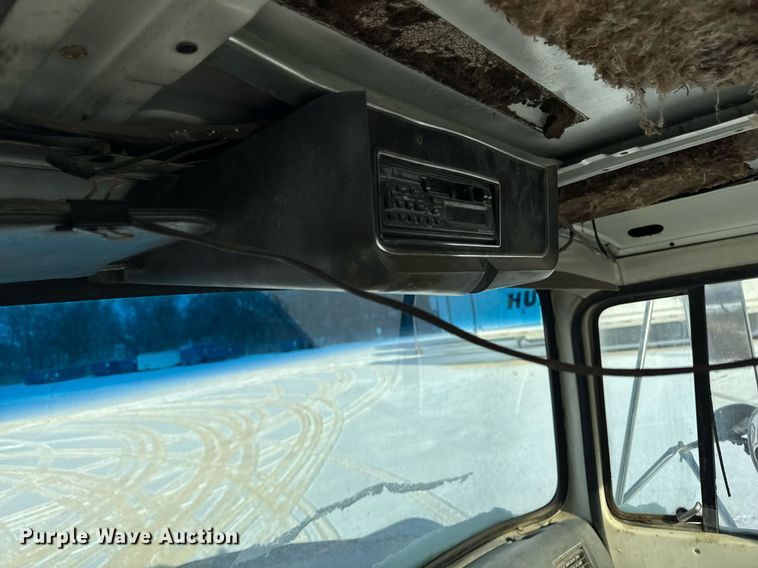 image for item DT0555 1990 Ford L9000 hook lift truck