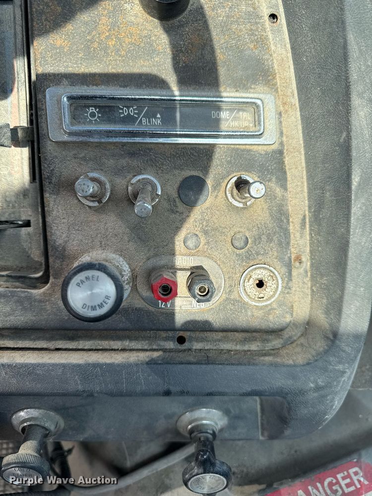 image for item DT0555 1990 Ford L9000 hook lift truck