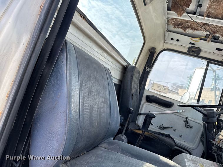 image for item DT0555 1990 Ford L9000 hook lift truck