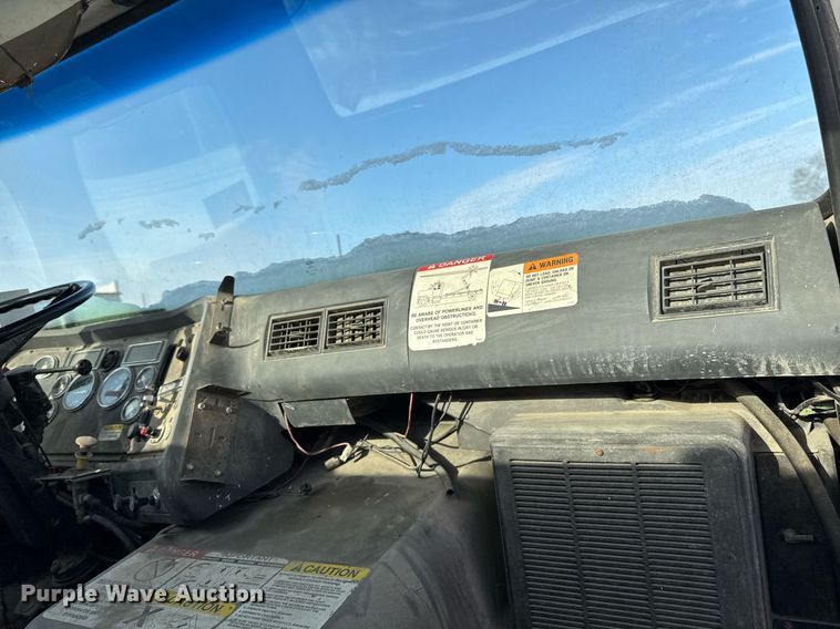 image for item DT0555 1990 Ford L9000 hook lift truck