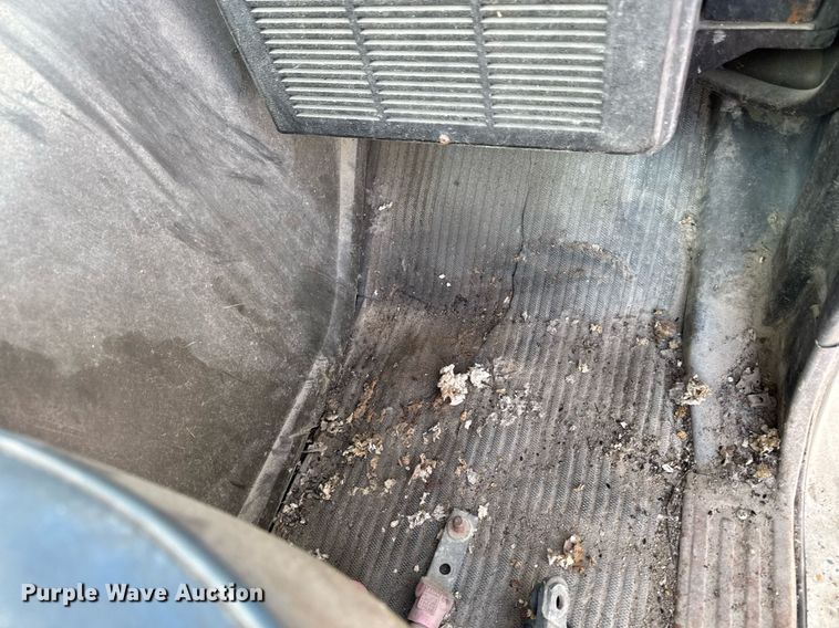 image for item DT0555 1990 Ford L9000 hook lift truck