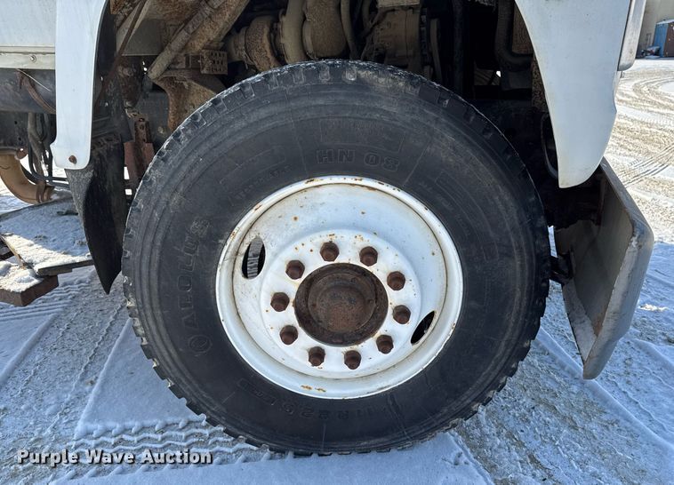 image for item DT0555 1990 Ford L9000 hook lift truck