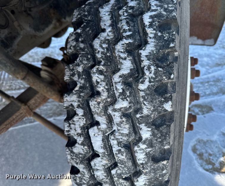 image for item DT0555 1990 Ford L9000 hook lift truck