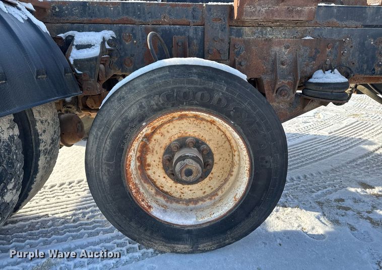 image for item DT0555 1990 Ford L9000 hook lift truck