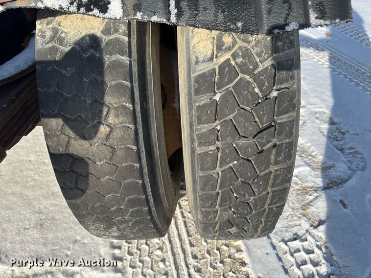 image for item DT0555 1990 Ford L9000 hook lift truck