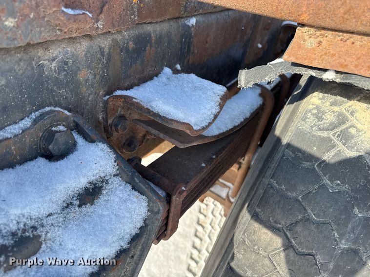 image for item DT0555 1990 Ford L9000 hook lift truck