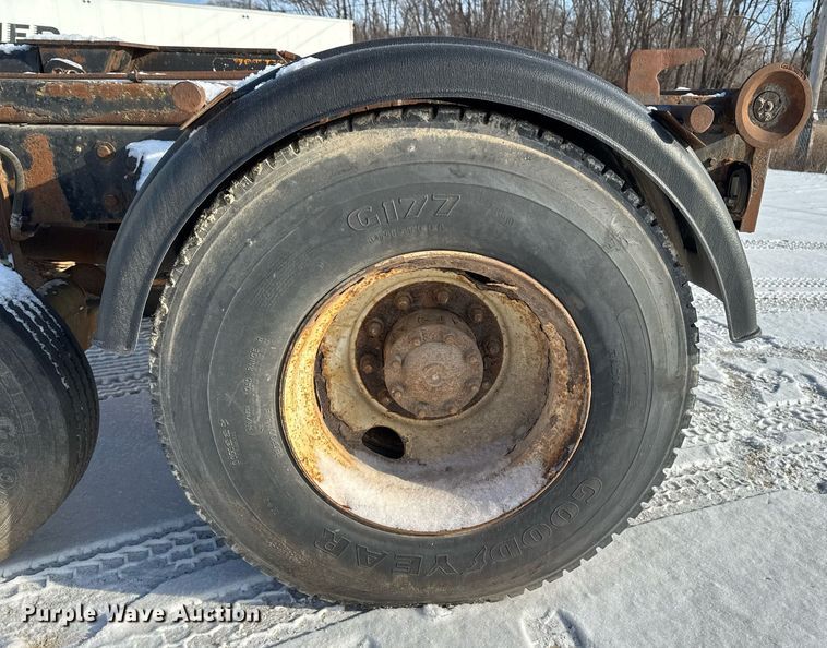 image for item DT0555 1990 Ford L9000 hook lift truck