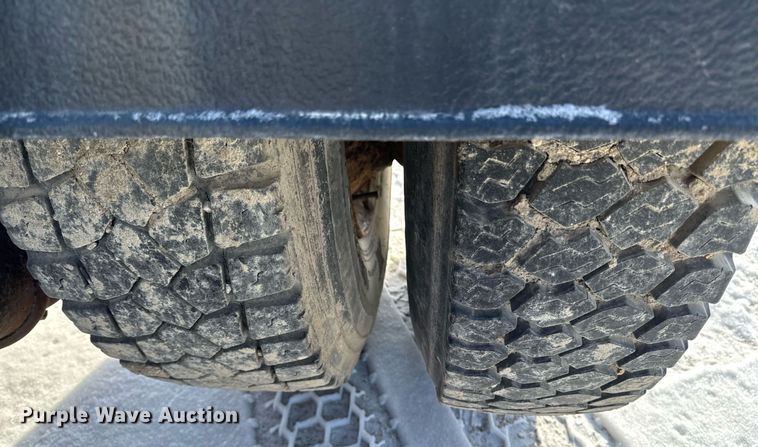 image for item DT0555 1990 Ford L9000 hook lift truck