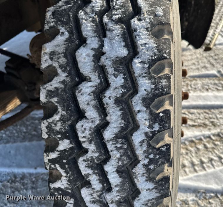 image for item DT0555 1990 Ford L9000 hook lift truck