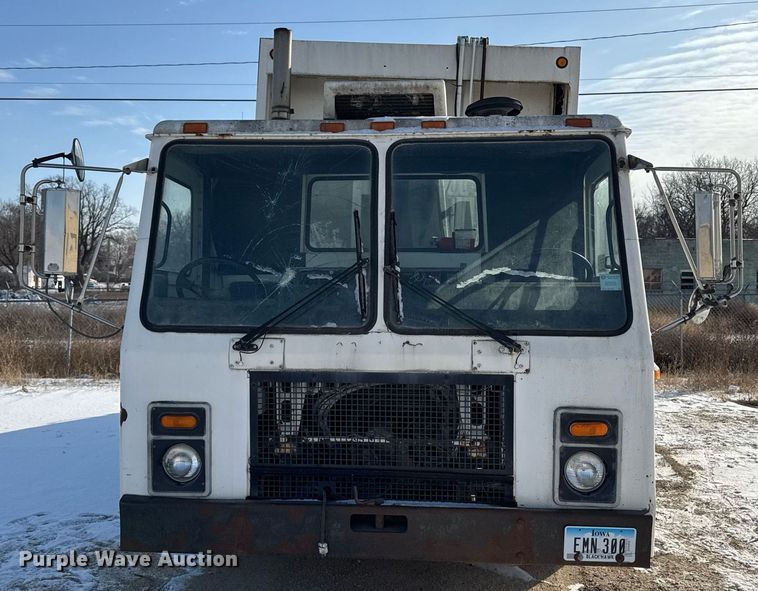 image for item DT0556 1995 Mack LE613 refuse truck