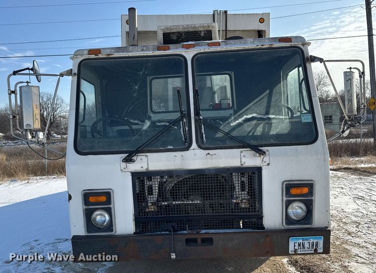 image for item DT0556 1995 Mack LE613 refuse truck