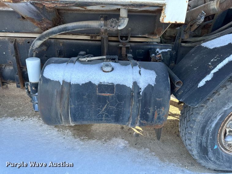 image for item DT0556 1995 Mack LE613 refuse truck