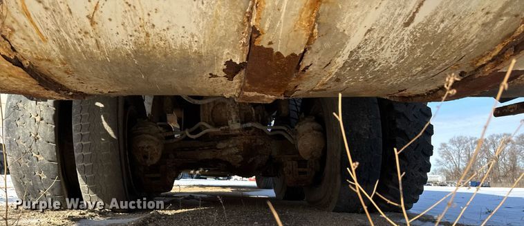 image for item DT0556 1995 Mack LE613 refuse truck