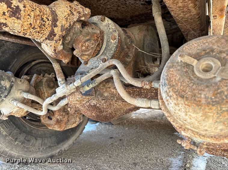 image for item DT0556 1995 Mack LE613 refuse truck