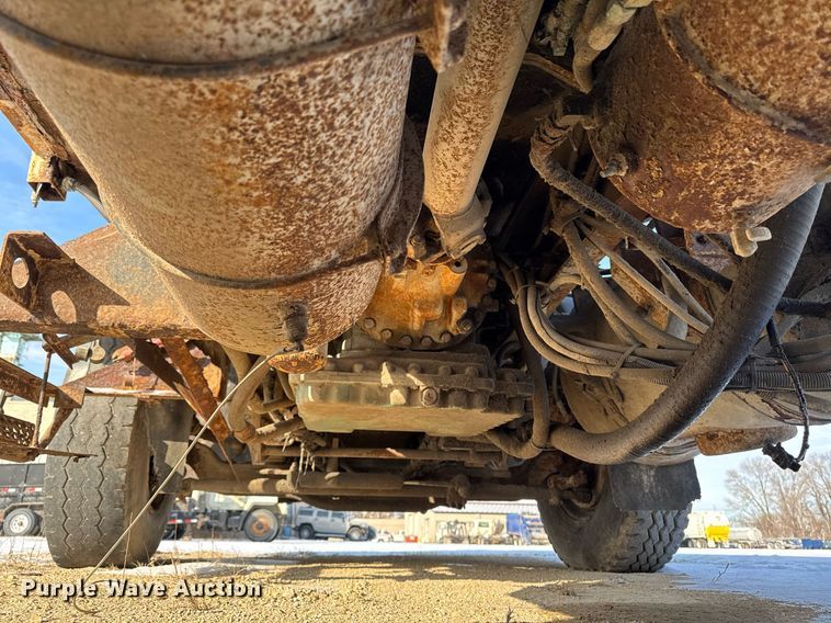 image for item DT0556 1995 Mack LE613 refuse truck