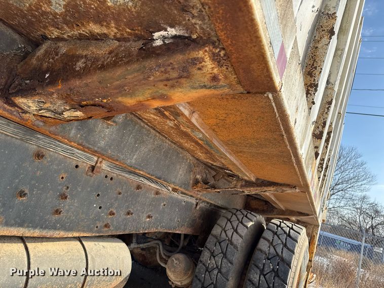 image for item DT0556 1995 Mack LE613 refuse truck