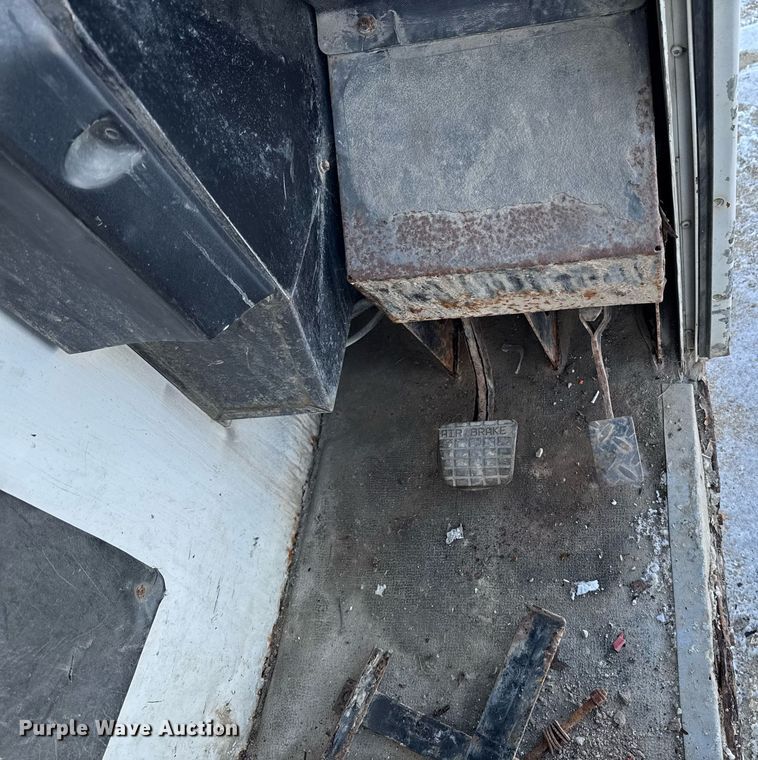 image for item DT0556 1995 Mack LE613 refuse truck