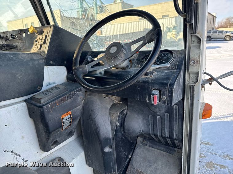image for item DT0556 1995 Mack LE613 refuse truck