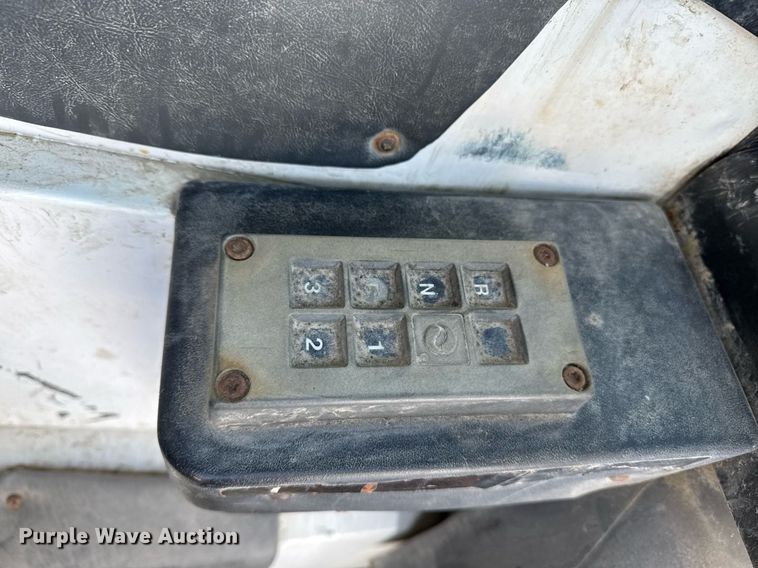 image for item DT0556 1995 Mack LE613 refuse truck