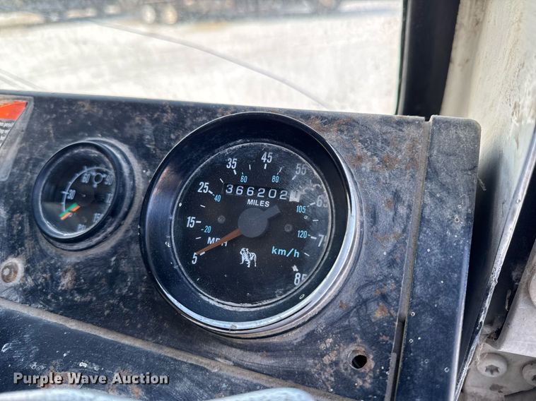 image for item DT0556 1995 Mack LE613 refuse truck