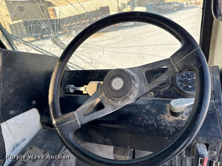 image for item DT0556 1995 Mack LE613 refuse truck