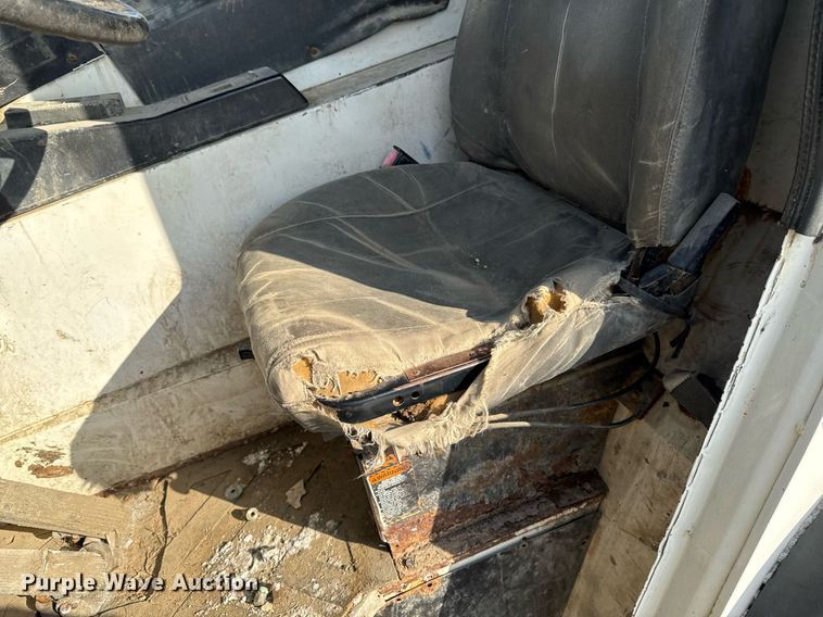 image for item DT0556 1995 Mack LE613 refuse truck