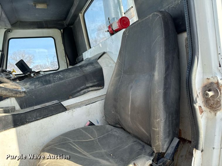 image for item DT0556 1995 Mack LE613 refuse truck