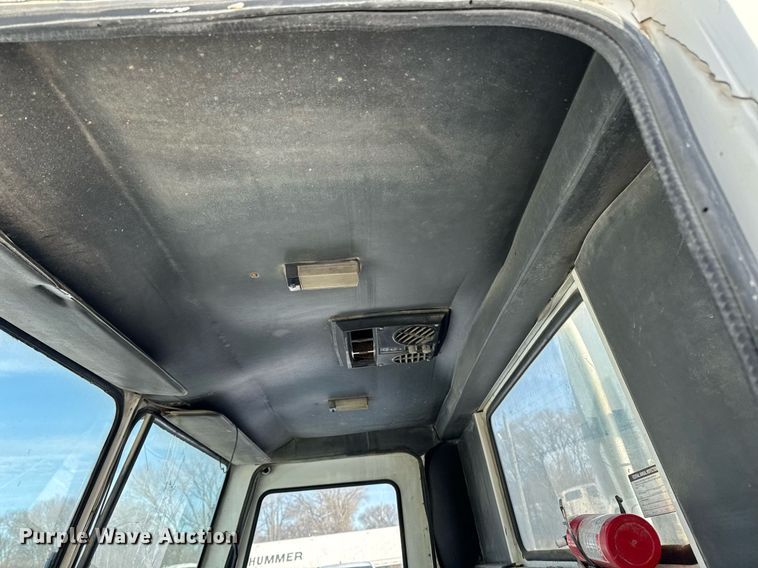 image for item DT0556 1995 Mack LE613 refuse truck