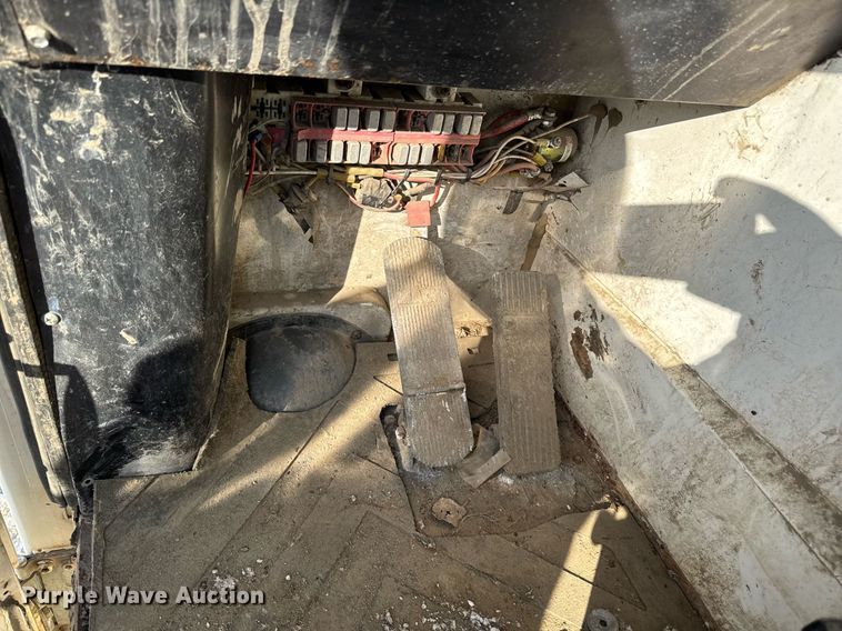 image for item DT0556 1995 Mack LE613 refuse truck