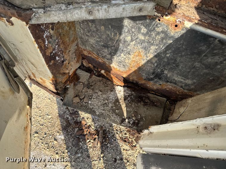 image for item DT0556 1995 Mack LE613 refuse truck