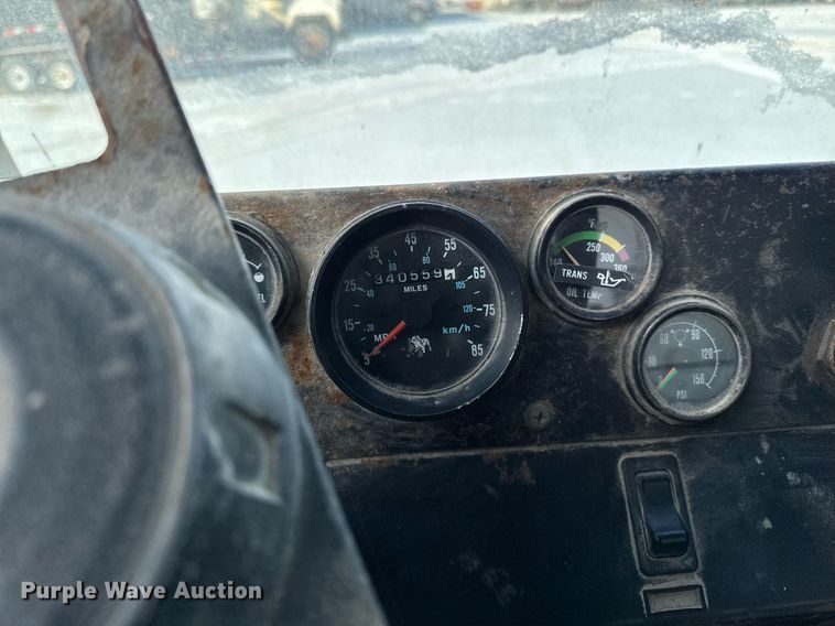 image for item DT0556 1995 Mack LE613 refuse truck