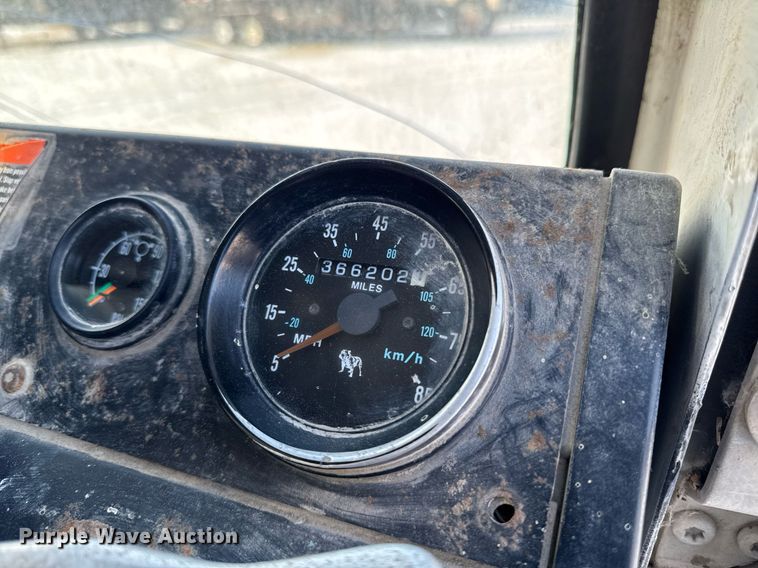 image for item DT0556 1995 Mack LE613 refuse truck