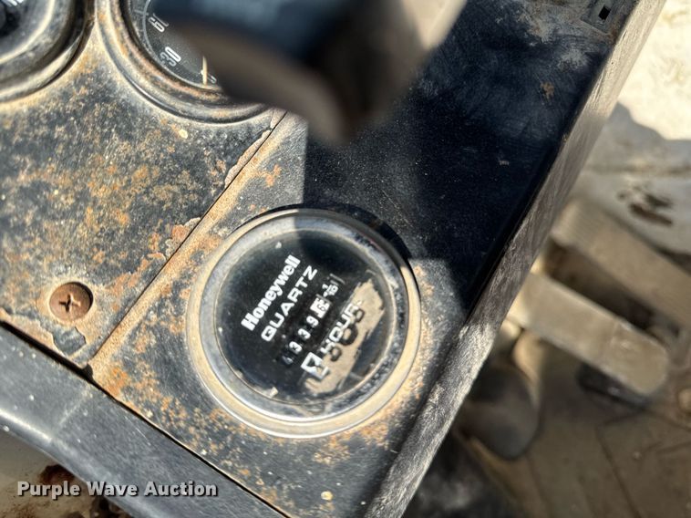 image for item DT0556 1995 Mack LE613 refuse truck