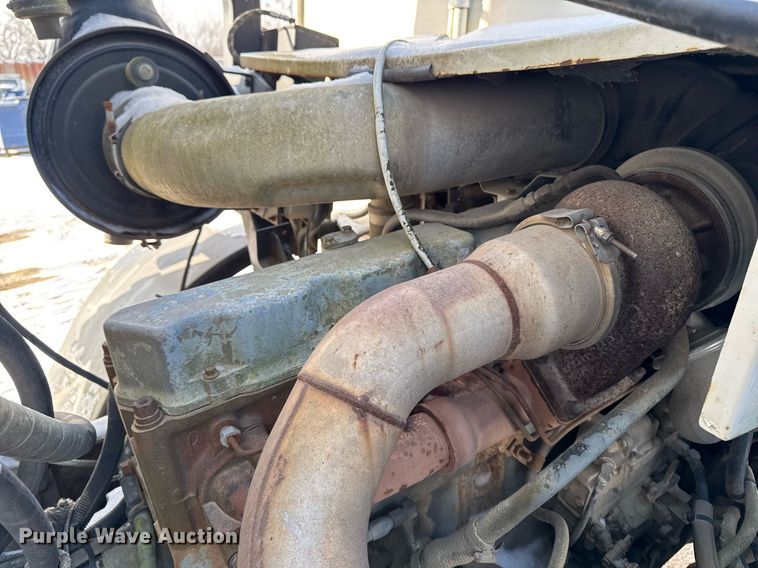 image for item DT0556 1995 Mack LE613 refuse truck