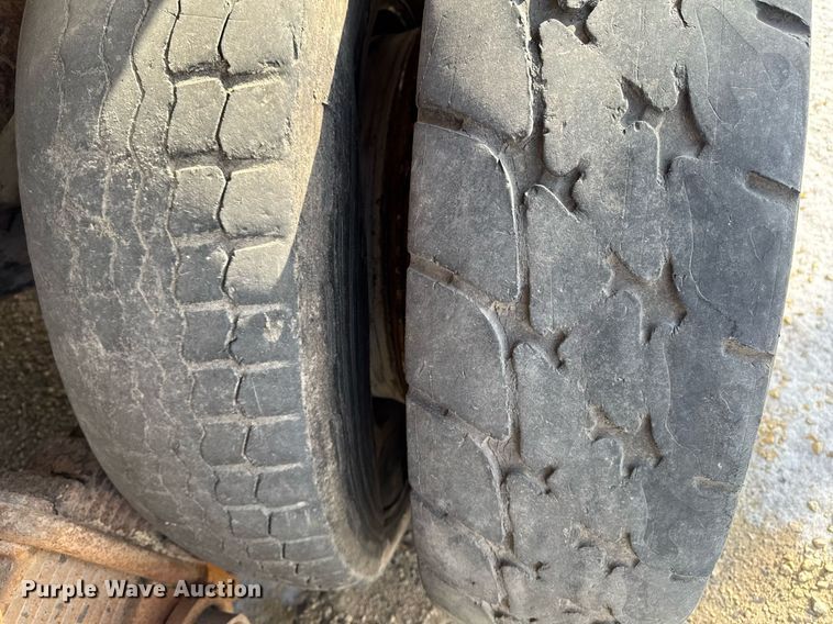 image for item DT0556 1995 Mack LE613 refuse truck