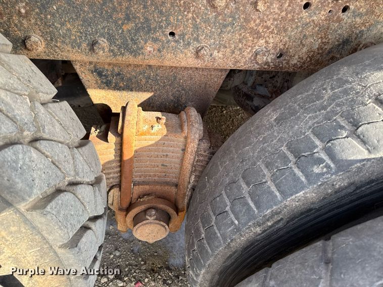 image for item DT0556 1995 Mack LE613 refuse truck