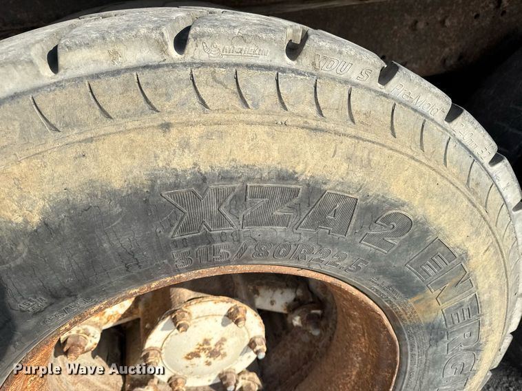 image for item DT0556 1995 Mack LE613 refuse truck