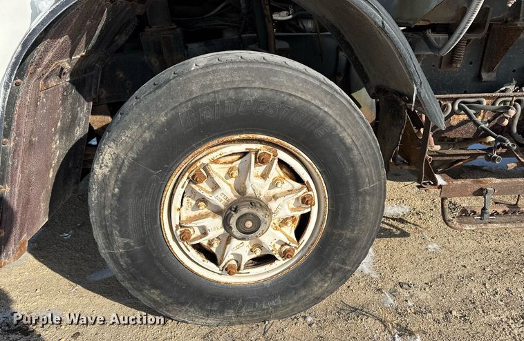 image for item DT0556 1995 Mack LE613 refuse truck