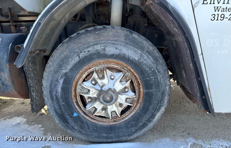 image for item DT0556 1995 Mack LE613 refuse truck