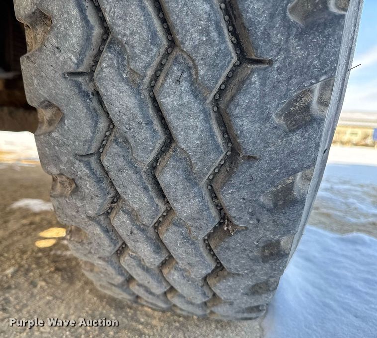 image for item DT0556 1995 Mack LE613 refuse truck