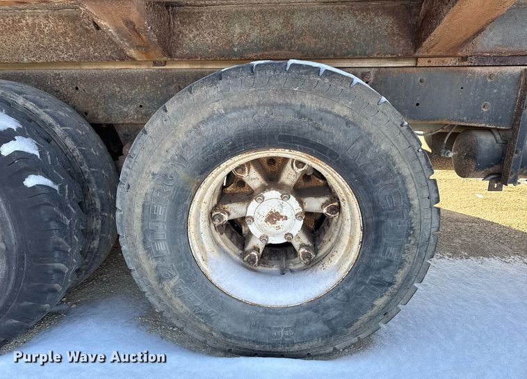 image for item DT0556 1995 Mack LE613 refuse truck