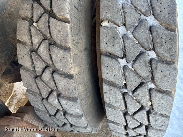 image for item DT0556 1995 Mack LE613 refuse truck