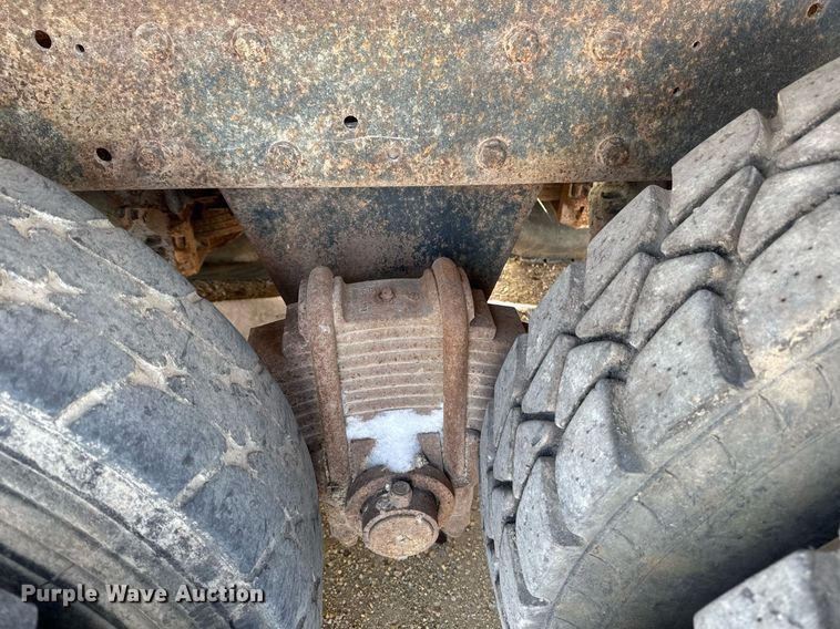 image for item DT0556 1995 Mack LE613 refuse truck