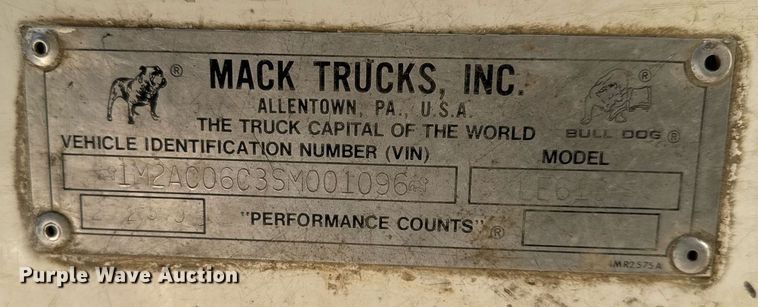 image for item DT0556 1995 Mack LE613 refuse truck